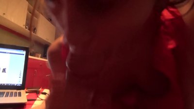 ເດັກນ້ອຍນັກຮຽນດູດເປັດຂອງນ້ອງຊາຍ ໃນຂະນະທີ່ບໍ່ມີໃຜຢູ່ເຮືອນ